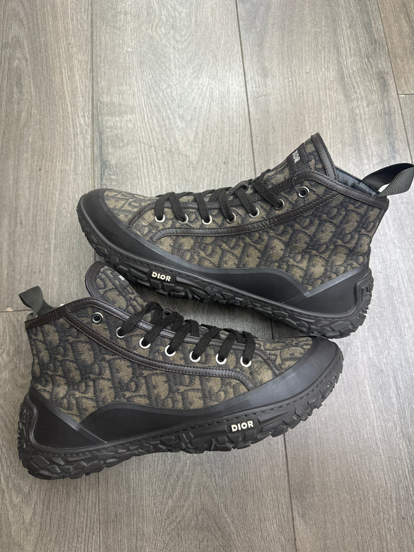 Dior B28 Beige Black Preloved