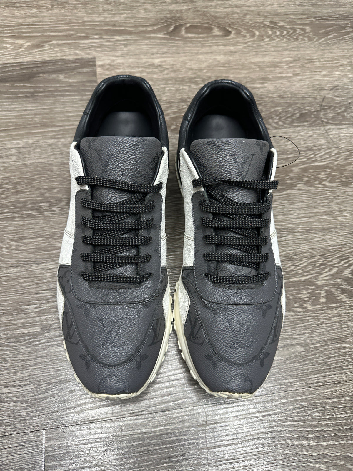 Louis Vuitton Run Away Dark grey/W Preloved