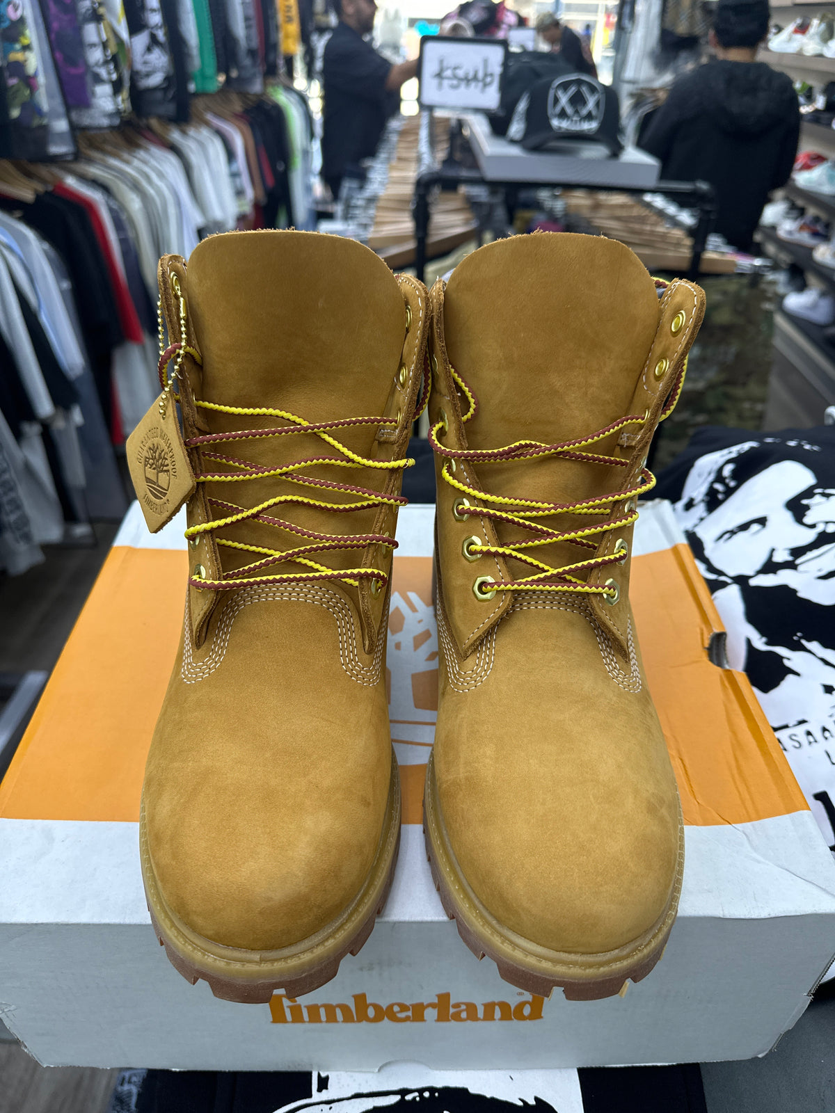 Timberlands 6 Inch Boots Classic Wheat size 8.5 New