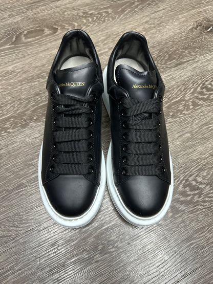 Alexander McQueen Black/White Preloved
