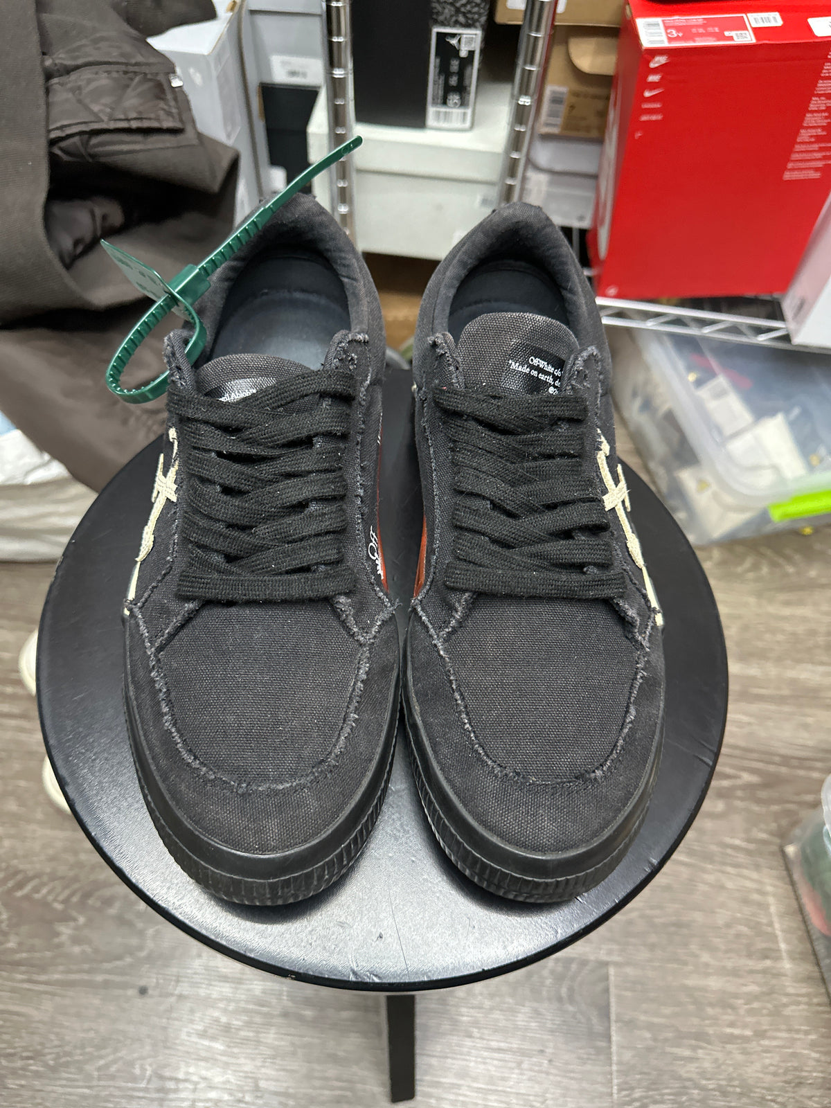 Off-White Low Vulcanized B/W Preloved