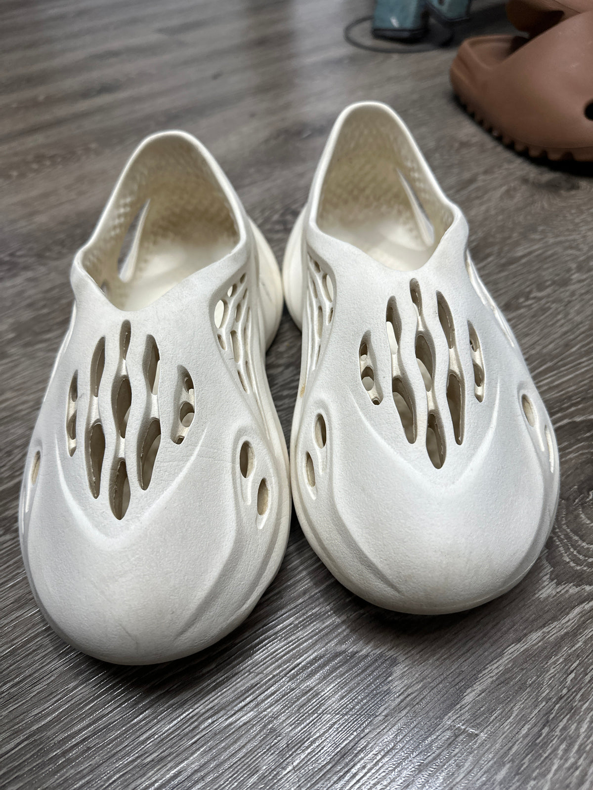 Yeezy Foam RNNR Sand Preloved