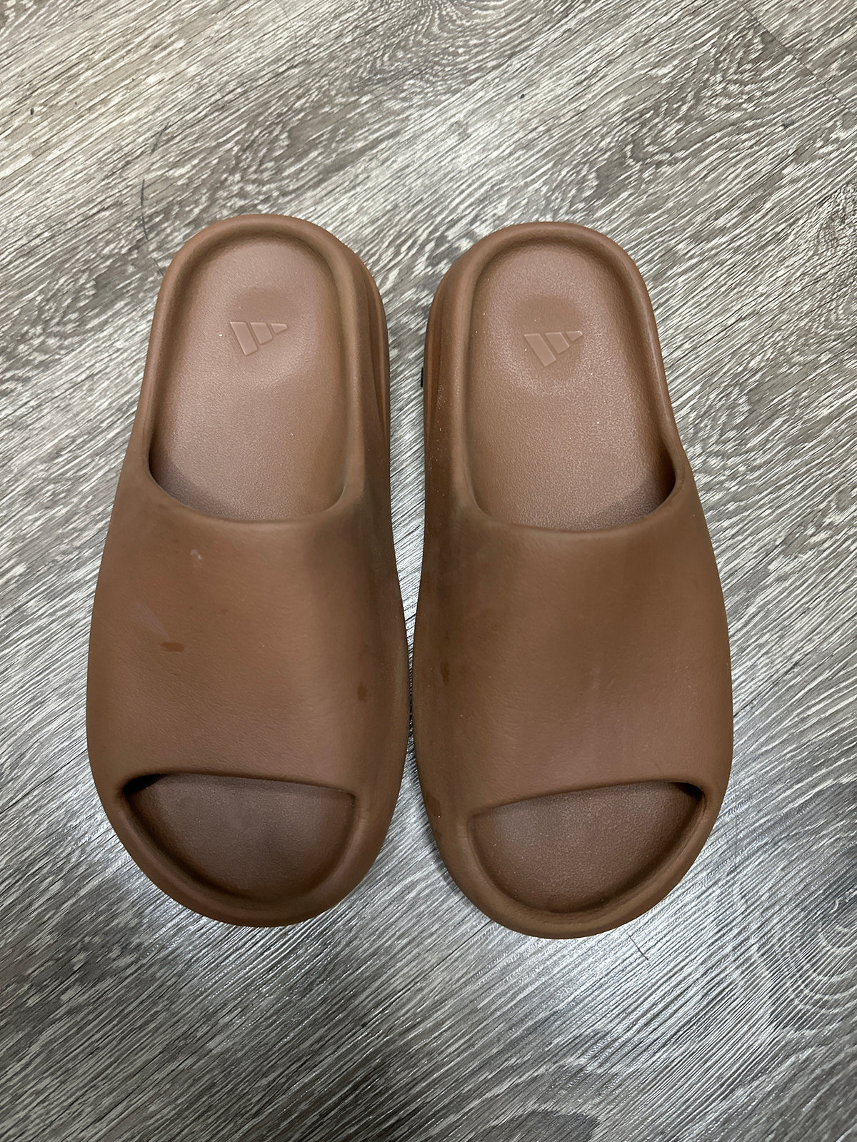 Yeezy Slides Flax Preloved
