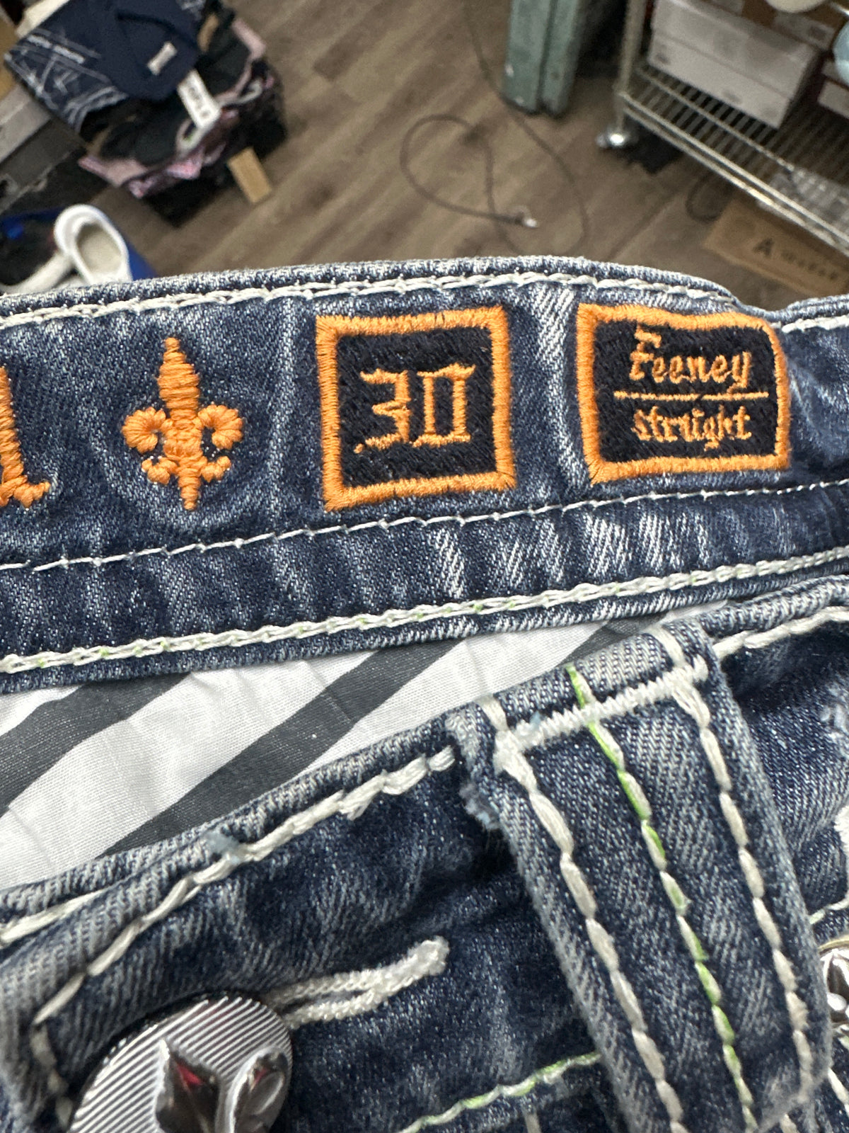 Rock Revival Light Wash Distressed Jeans Preloved