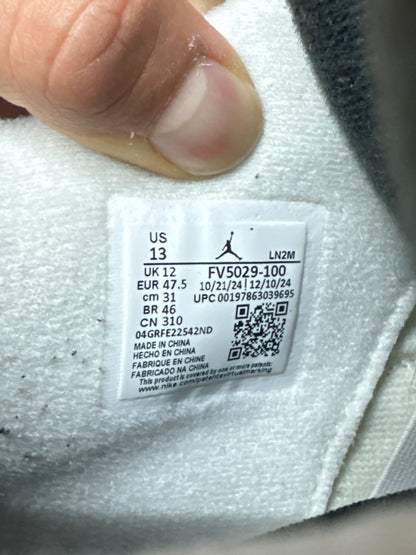 Jordan 4 White Cement Preloved