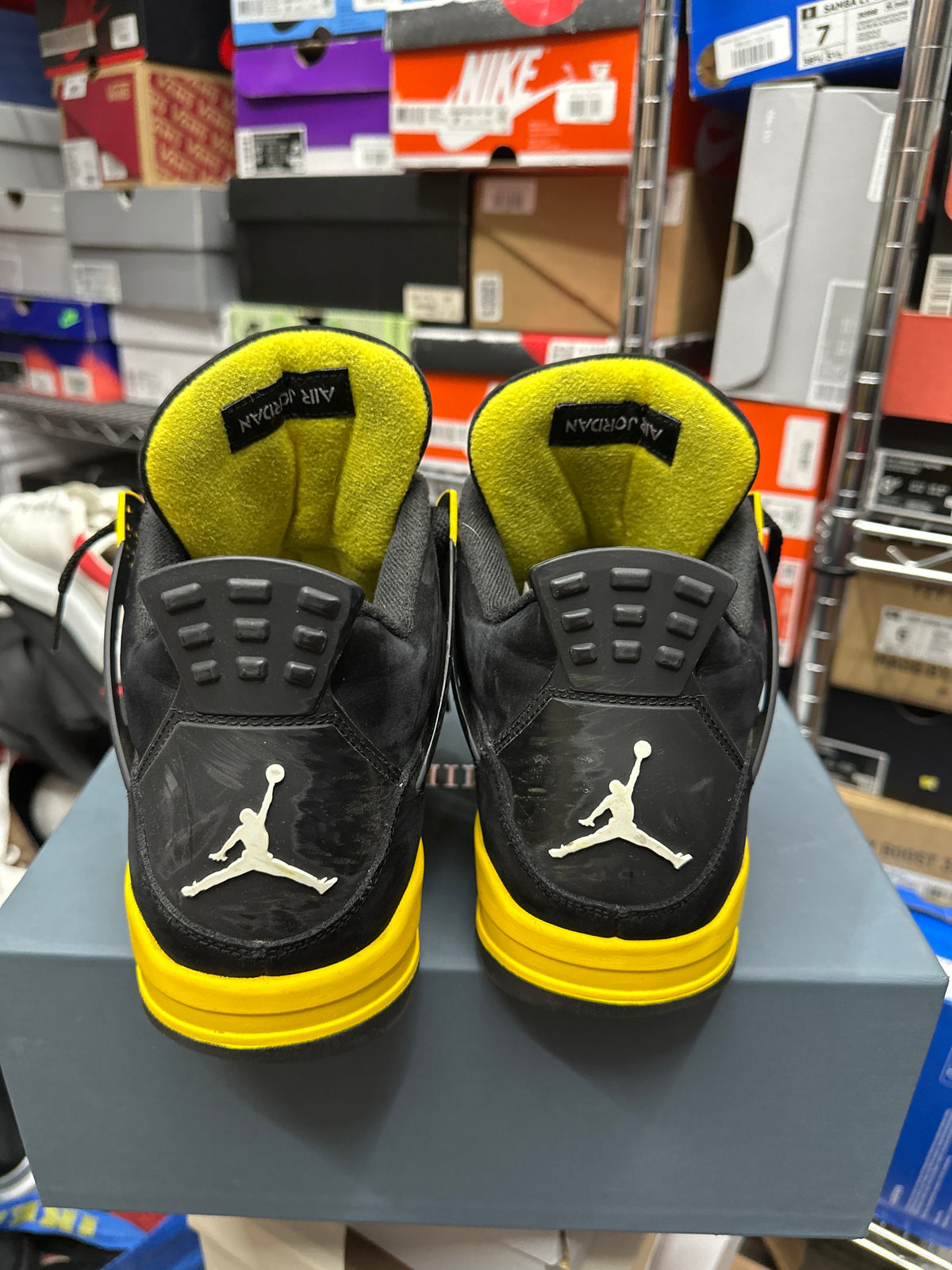 Jordan 4 Thunder Preloved